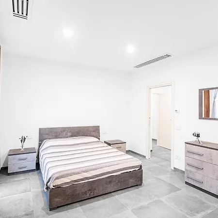 Como City Home Apartman *